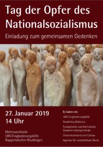 Auf dem Bild sieht man Figuren aus Ton. Es ist die Einladung zum gemeinsamen Gedenken am 27. Januar 2019 um 14 Uhr in der Mehrzweckhalle in Rappertshofen